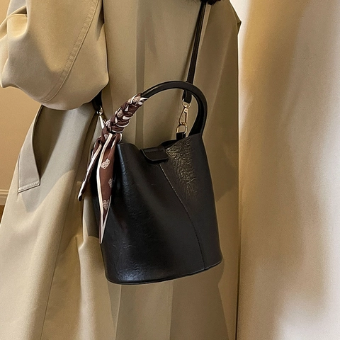 Damen Vintage PU Leder Eimertasche Mit Herz Print Satin Schal Dekorativer Griff Schulter Umhängetasche Mode Handtasche
