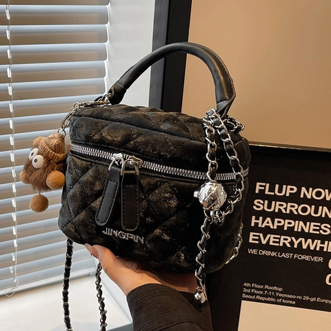 Borsa a Secchiello Trapuntata da Donna in Pelle PU Con Catena Tracolla Borsa a Mano di Moda Con Ciondolo in Peluche Piccola