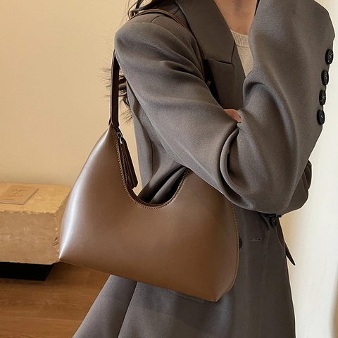 Vintage Large Capacity PU Leather Hobo Underarm Bag For Women Minimalist Solid Color Shoulder Bag With Silver Buckle Zipper Commuter Handbag