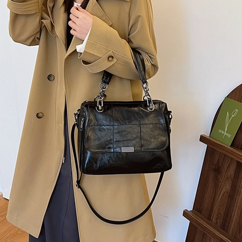 Women Retro PU Leather Shoulder Bag Vintage Quilted Square Handbag With Metal Chain Crossbody Bag Large Capacity Daily Tote