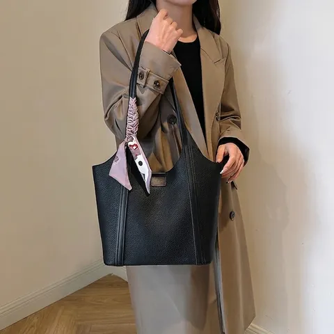Sac Fourre-Tout pour Femmes Grande Capacité Style Maillard en Cuir PU Grainé Litchi Sac à Épaule Avec Foulard en Soie Sac à Main Rétro pour Navette
