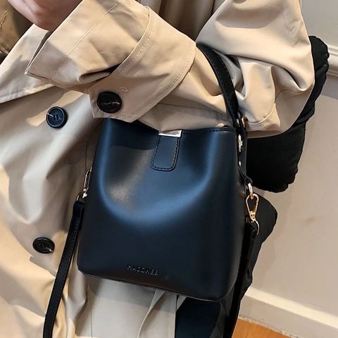 Western Retro PU Leather Bucket Bag For Women Minimalist Solid Color Shoulder Crossbody Bag With Top Handle Metal Hardware