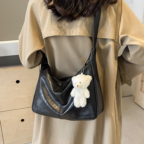 Grand Sac Fourre-tout pour Femme en Cuir PU Souple Bandoulière Réglable Pendentif Ours Style Maillard Vintage Sac à Main de Trajet