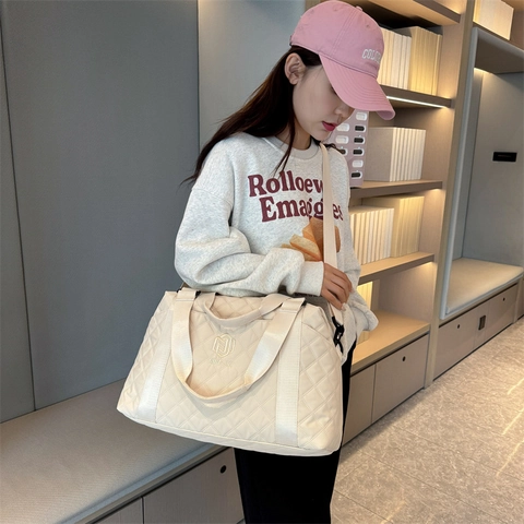 Women Large Capacity Quilted Travel Bag Water Repellent Oxford Cloth Crossbody Tote Fitness Duffel Gym Bag With Shoulder Strap