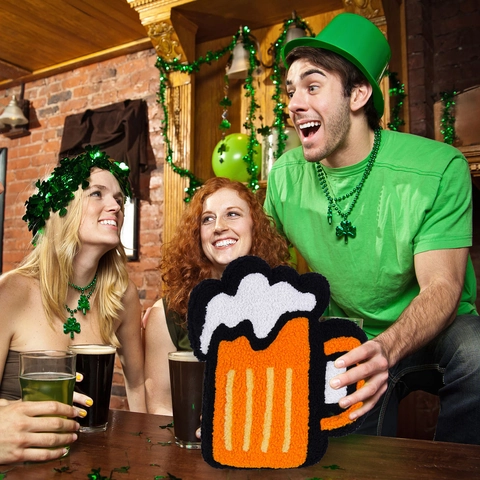 Cojín Decorativo con Forma de Jarra de Cerveza para el Día de San Patricio Cojín de Mechones en Forma de Taza de Cerveza