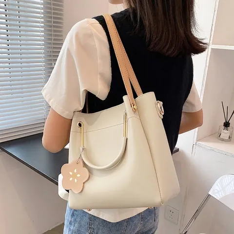 Borsa Tote da Donna in Pelle PU Minimalista Urbana Con Tracolla a Righe e Ciondolo a Fiore Grande Capacità Borsa a Secchiello