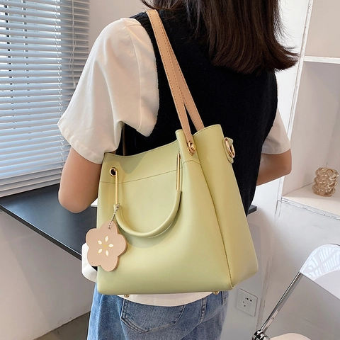 Borsa Tote da Donna in Pelle PU Minimalista Urbana Con Tracolla a Righe e Ciondolo a Fiore Grande Capacità Borsa a Secchiello