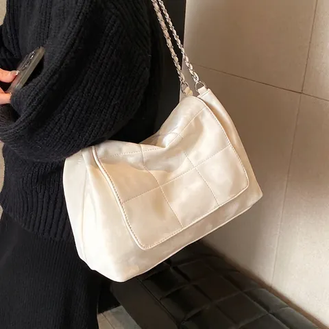 Damen Vintage Gesteppte Schultertasche Matte PU-Leder Große Kapazität Tragetasche Metallkette Riemen Lässige Handtasche
