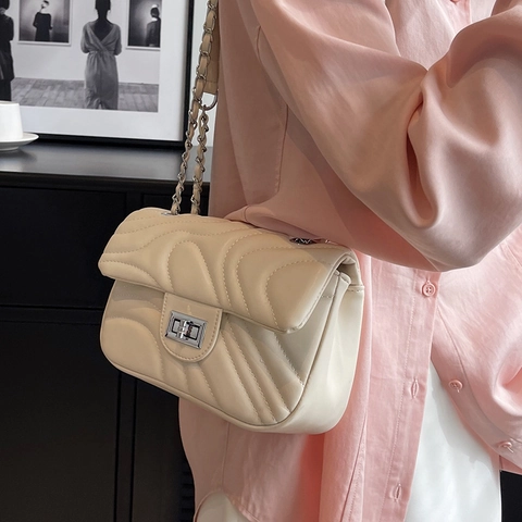 Women Quilted Crossbody Bag PU Leather Wave Pattern Small Square Bag Metal Chain Strap Turn Lock Fashion Shoulder Bag