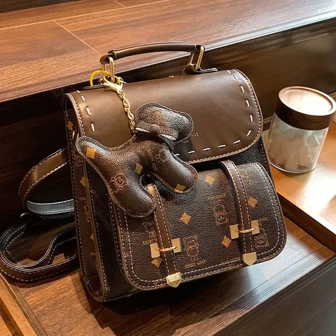Damen Retro PU-Leder Mini-Rucksack Mit Teddybären-Druck Kontrastnähten Mode Kleiner Reise-Schulrucksack Für Mädchen