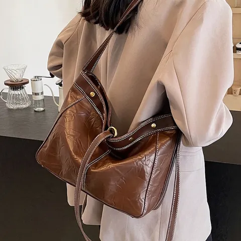 Sac Fourre-Tout Grande Capacité Pour Femmes Cuir PU Plissé Coutures Contrastées Rivets Sac à Bandoulière Travail