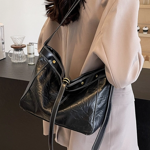 Sac Fourre-Tout Grande Capacité Pour Femmes Cuir PU Plissé Coutures Contrastées Rivets Sac à Bandoulière Travail