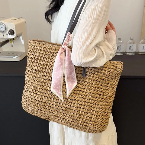 Große Kapazität Stroh Geflochtene Tragetasche Für Damen Sommer Strandurlaub Handtasche Mit Herz Muster Satin Schal Dekoration