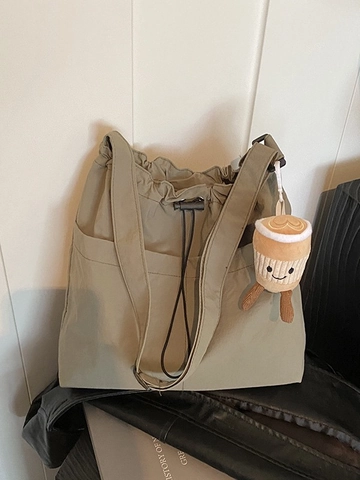 Borsa Tote a Coulisse di Grande Capacità per Donna Borsa a Spalla Casual da Pendolare in Tessuto di Nylon Con Pendente in Peluche