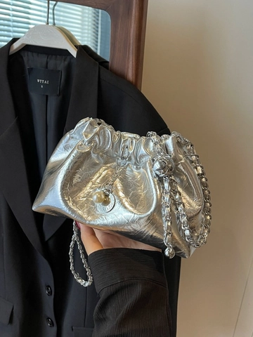 Borsa a Tracolla Nuvola Increspata da Donna in Pelle PU Metallica con Catena e Ciondolo a Perla Artificial Elegante Borsa a Secchiello Magnetica