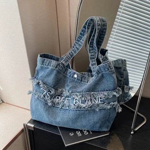 Borsa Tote in Denim da Donna Grande Capacità Bordo Sfilacciato Tracolla in Denim Distressed Con Ricamo Lettere per Scuola
