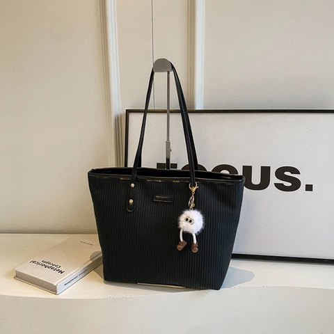 Damen Große Kapazität Stroh Gewebte Tragetasche Sommer Strand Reisen Schultertasche Mit Plüsch Monster Anhänger Reißverschluss Handtasche