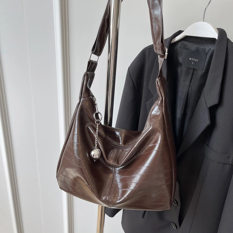 Damen Hobo Bag Mit Großer Kapazität PU Leder Mode Krokodilmuster Umhängetasche Mit Silberkugel Anhänger Täglich Tote