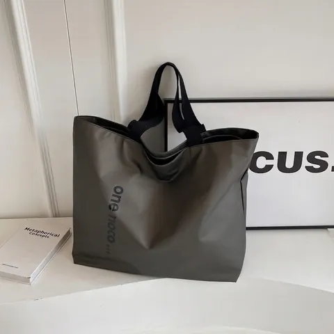 Grand Sac Cabas en Nylon pour Femmes Sac à Épaule Décontracté pour Étudiants Navette Sac à Main avec Impression de Lettres