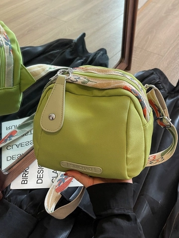 Women Oxford Cloth Shell Crossbody Bag Floral Embroidery Wide Shoulder Strap Casual Fashion Zipper Small Single Shoulder Handbag
