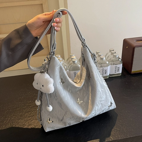 Sac à Dos Plissé Papillon pour Femmes Grande Capacité Imperméable en Cuir PU Sac à Épaule Avec Pendentif Nuage Peluche Style Y2K