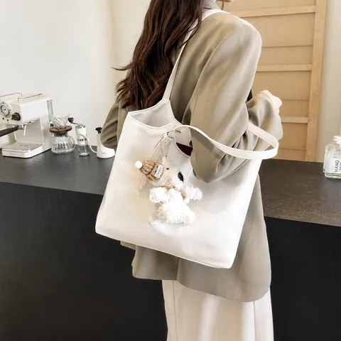 Borsa Tote da Donna Grande Capacità in Pelle PU Lucida Finitura Metallica Borsa a Spalla Con Pendente a Orsetto Rimovibile Moda Casual