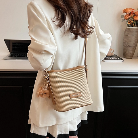 Borsa a Secchiello in Velluto a Coste Plissettata Donna Tracolla Chic Versatile Con Ciondolo Mostro Peloso Borsa Moda