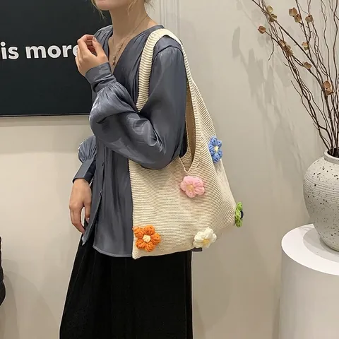 Women Knit Flower Tote Bag Large Capacity Hand-Crocheted Floral Shoulder Bag Relaxed Style Knitted Handbag For Daily Travel