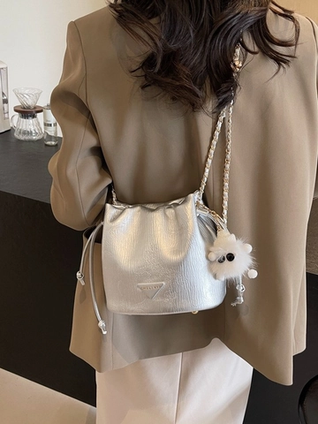 Damen Mode PU Leder Eimertasche Mit Kettenriemen Kordelzug Dreiecksplakette Plüsch Monster Anhänger Vielseitige Schulter Umhängetasche