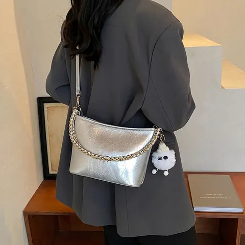 Dames Fashion PU Leren Emmertas Schoudertas Metalen Ketting Pluche Monster Hanger Retro Zilver Rood Zwart Handtas