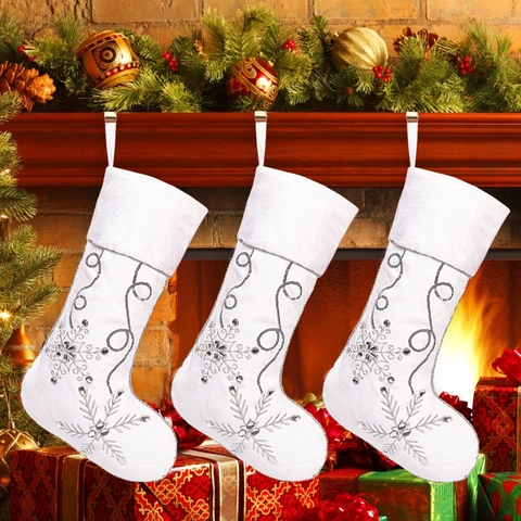 Calcetín de Navidad Blanco Bordado Copo de Nieve Plata Lentejuelas Peluche Suave Decoración de Chimenea Bolsa Regalo