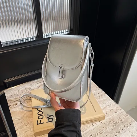 Mini Bolsa de Teléfono para Mujer de Cuero PU de Alto Brillo Bolso Bandolera de Moda Con Hebilla de Metal Plateado Street Style
