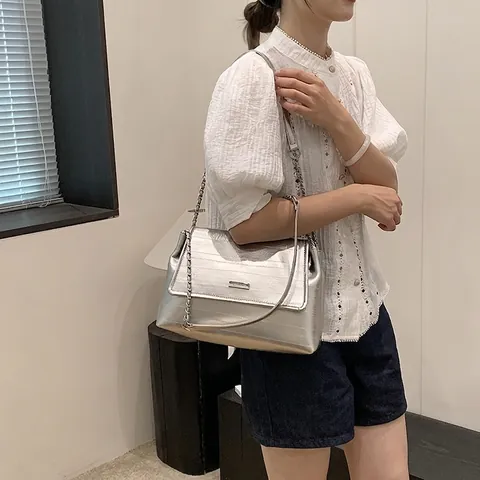 Women Large Capacity PU Leather Shoulder Bag With Metallic Chain Fashion Flap Tote Bag For Commute Casual Daily Wear