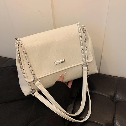 Women Large Capacity PU Leather Shoulder Bag With Metallic Chain Fashion Flap Tote Bag For Commute Casual Daily Wear
