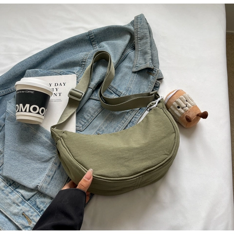 Damen Casual Canvas Halbmond Umhängetasche Minimalistisch Einfarbig Schultertasche Mit Plüsch Kaffeetasse Anhänger