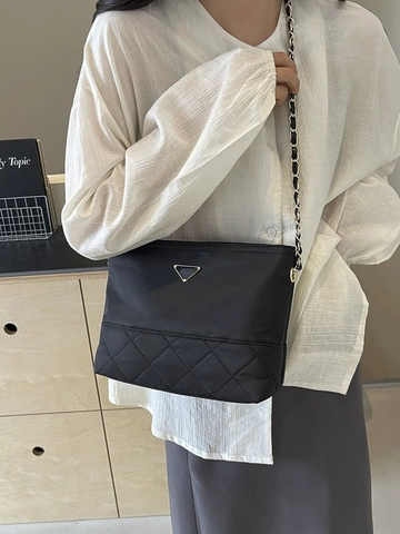 Dames Nylon Gewatteerde Emmer Tas Grote Capaciteit Oxford Stof Schoudertas Met Metalen Ketting Mode Driehoek Logo Handtas