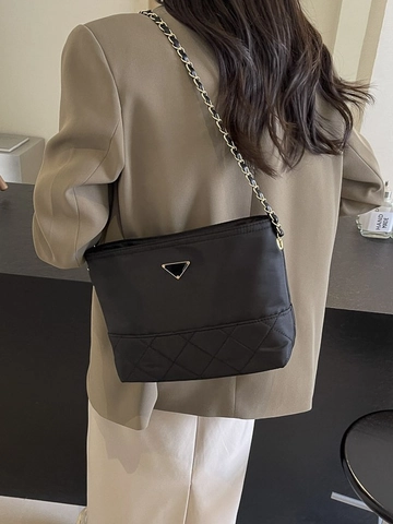 Dames Nylon Gewatteerde Emmer Tas Grote Capaciteit Oxford Stof Schoudertas Met Metalen Ketting Mode Driehoek Logo Handtas