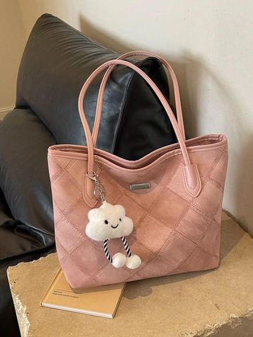 Dames Mode Grote Capaciteit Tote Bag Gewatteerde Ruit Patroon PU Leer Schoudertas Met Wolk Pluche Bedeltje Forenzen Handtas
