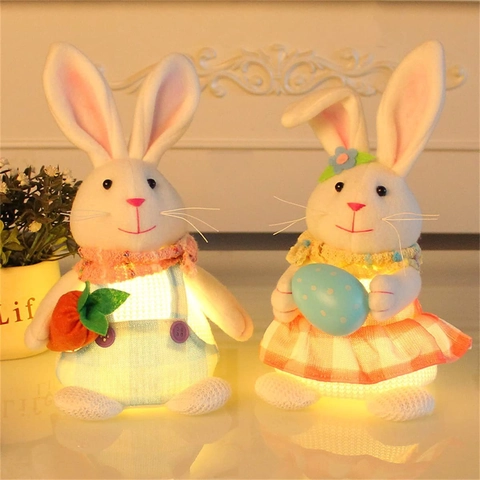 Ornement Peluche Lapin de Pâques Lumineux LED Statuette Lapin Debout Avec Carotte Œuf Peluche Douce Décoration de Fête Maison