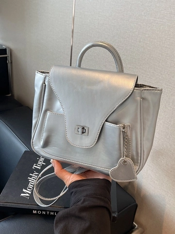 Mini Sac à Dos en Cuir PU pour Femme Sac à Main Breloque Cœur Fermoir Tournant Mode Polyvalent Argent Noir Petit Sac Carré