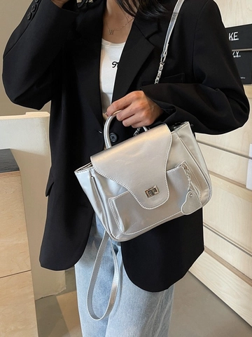 Mini Sac à Dos en Cuir PU pour Femme Sac à Main Breloque Cœur Fermoir Tournant Mode Polyvalent Argent Noir Petit Sac Carré