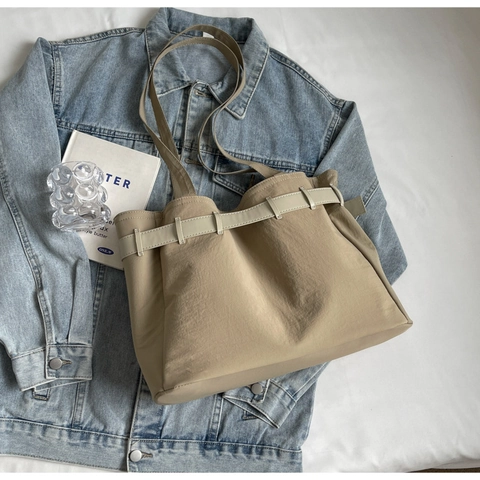 Modern Large Capacity Women Tote Bag Minimalist Polyester Fabric Shoulder Bag With Belt Buckle Decoration Daily Commuter Handbag