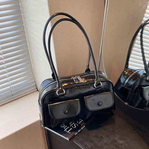 Borsa a Spalla Sottobraccio da Donna in Pelle PU Lucida Moda Doppie Tasche Anteriori Pendolare Borsa a Cuscino Portatile Design Nicchia