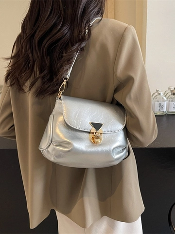 Bolso de Axila de Cuero PU Brillante de Moda para Mujer Diseño Plegado Cierre de Triángulo de Metal Bolso de Hombro Pequeño