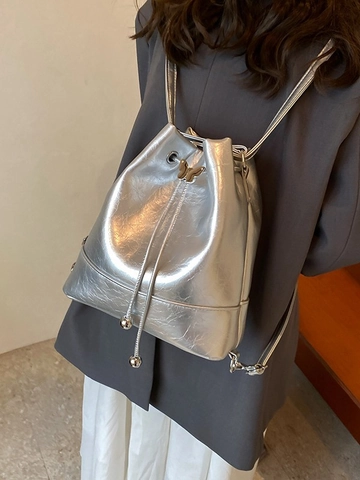 Dames Mode PU Leer Emmer Tas Metallic Glanzend Geplooid Trekkoord Schoudertas Met Vlinder Metalen Decoratie Casual Dagelijkse Rugzak