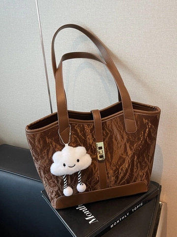 Bolso Tote Arrugado de Gran Capacidad para Mujer Cuero PU Bolso de Hombro Plata Metalizado Negro Con Colgante de Nube Felpa