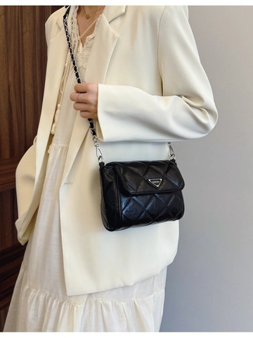 Women Quilted PU Leather Crossbody Bag Fashion Small Square Chain Shoulder Bag With Metal Triangle Logo For Daily Use