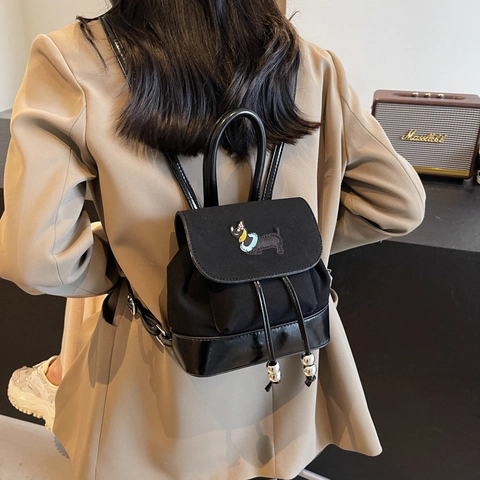 Vintage Wildleder Spleißen Mini Rucksack Für Damen Süße Dackel Welpen Stickerei Kordelzug Klappe Kleine Schultasche Reise Lässige Schultertasche