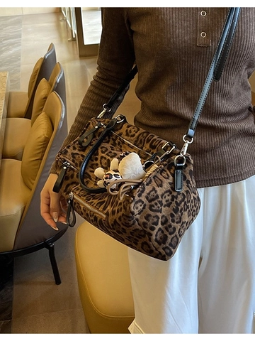 Sac Fourre-Tout Vintage Motif Léopard Daim Pour Femmes Grande Capacité Sac Bandoulière Avec Pendentif En Peluche Sac De Voyage