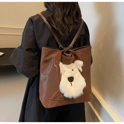 Sac Fourre-tout en Cuir PU Grande Capacité Mode Coréenne Pour Femmes Avec Écusson Chien Schnauzer Peluche Blanc Sac à Dos Décontracté Pour École
